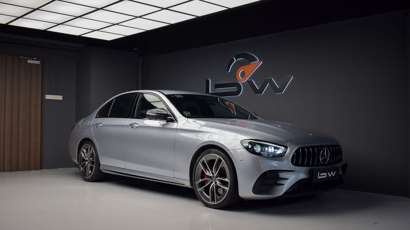 Mercedes-Benz E-Class photo 1
